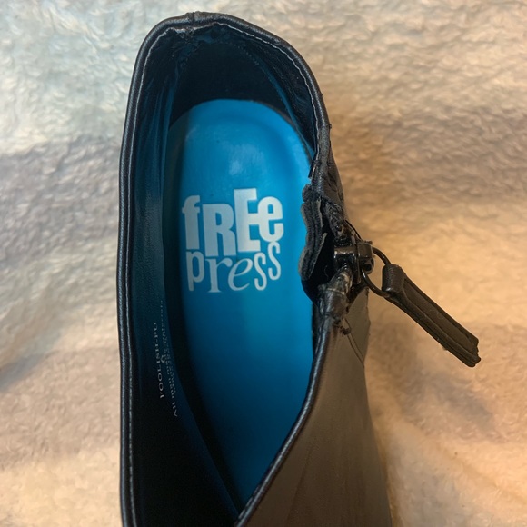 Free Press Clear Heeled Booties - Picture 4 of 6